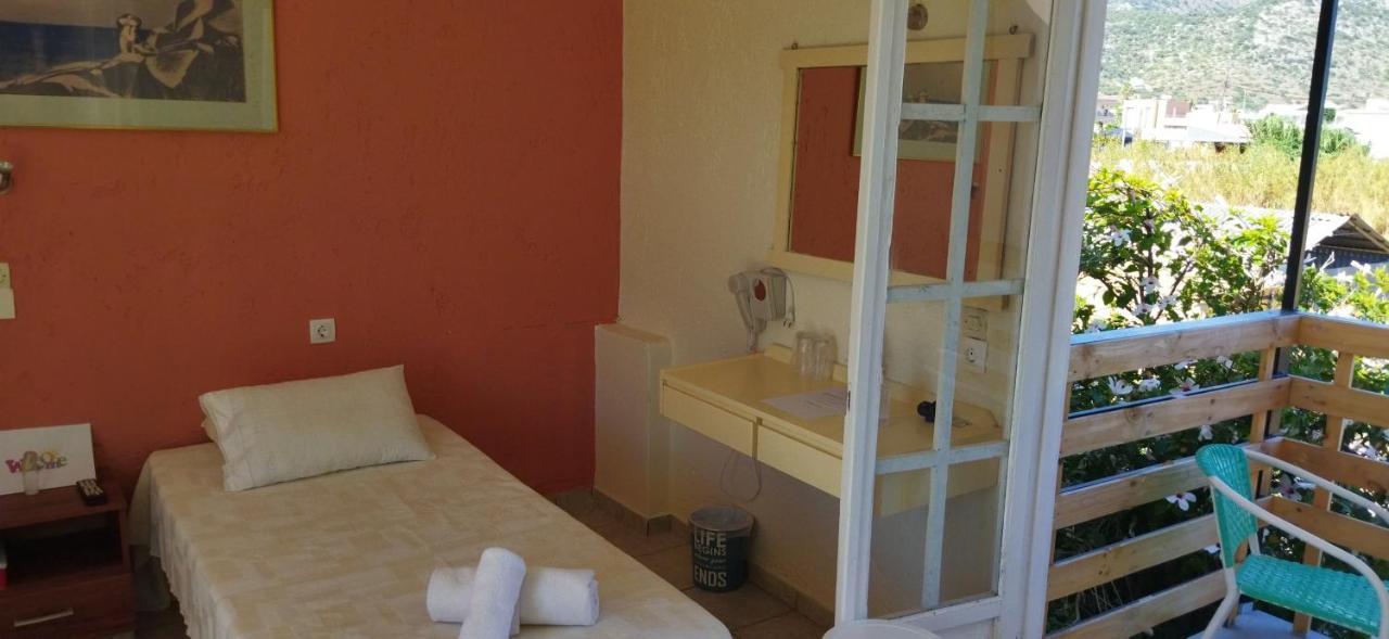 Cleo Rooms 250M From The Beach マリア エクステリア 写真