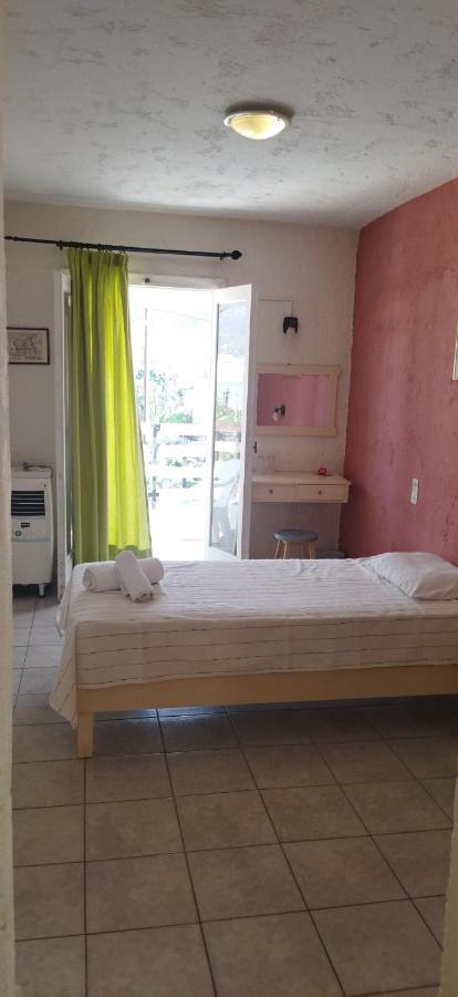 Cleo Rooms 250M From The Beach マリア エクステリア 写真